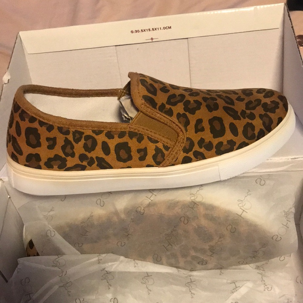 Leopard slip-ons